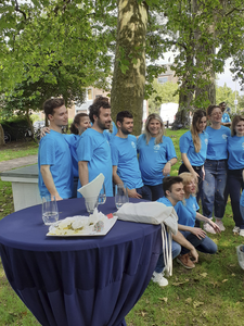 908909 Afbeelding van leden van de Griekse dansgroep Pegasus, bij de onthulling van het Gastarbeidersmonument in het ...